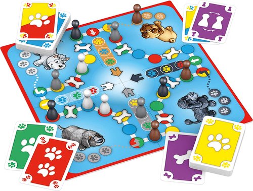 buntes Brettspiel mit Karten und Spielfiguren