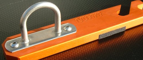 Metallbogen auf Metallplatte