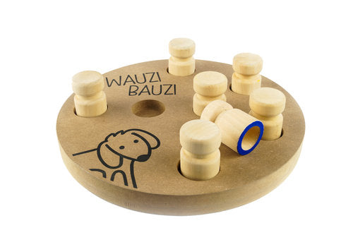 rundes kindner Brettspiel aus Holz mit Spielfiguren aus Holz