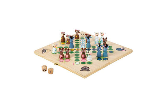 buntes Brettspiel aus Holz mit Würfel